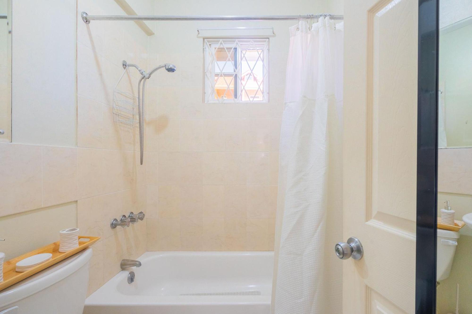 Musgrave Annex- Comfy 1 Bedroom Apartment On The Ground Floor Kingston Esterno foto