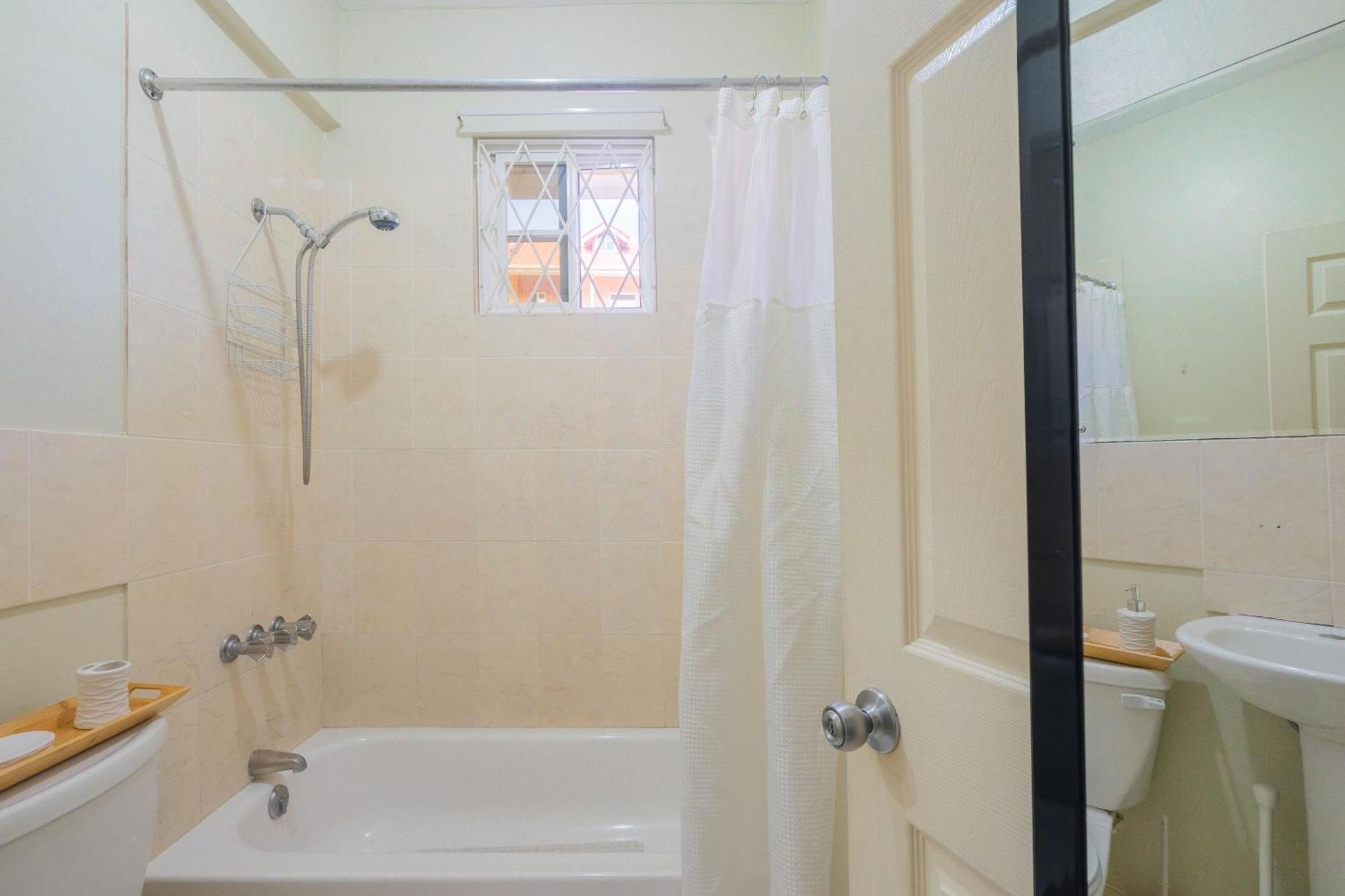 Musgrave Annex- Comfy 1 Bedroom Apartment On The Ground Floor Kingston Esterno foto